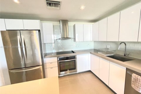 Apartamento en alquiler en Miami, Florida, 1 dormitorio, 70.05 m2 № 2054624 - foto 4