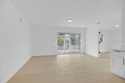 Villa ou maison à vendre à Maitland, Floride: 4 chambres, 189.33 m2 № 2149860 - photo 3