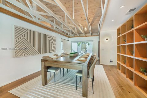 Casa en alquiler en Miami, Florida, 5 dormitorios, 507.71 m2 № 1920436 - foto 15