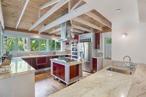 Casa en alquiler en Miami, Florida, 5 dormitorios, 507.71 m2 № 1920436 - foto 11