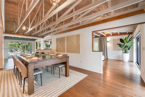 Casa en alquiler en Miami, Florida, 5 dormitorios, 507.71 m2 № 1920436 - foto 7