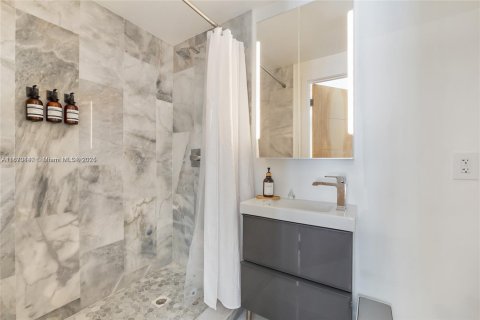Casa en alquiler en Miami, Florida, 5 dormitorios, 507.71 m2 № 1920436 - foto 28