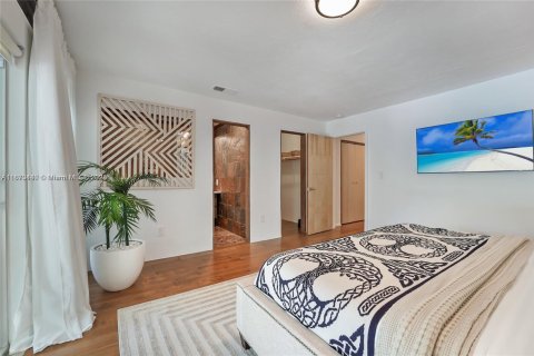 Casa en alquiler en Miami, Florida, 5 dormitorios, 507.71 m2 № 1920436 - foto 25