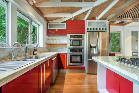 Casa en alquiler en Miami, Florida, 5 dormitorios, 507.71 m2 № 1920436 - foto 13