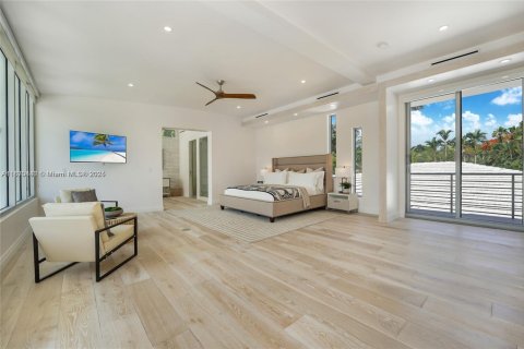Casa en alquiler en Miami, Florida, 5 dormitorios, 507.71 m2 № 1920436 - foto 30