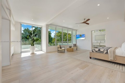 Casa en alquiler en Miami, Florida, 5 dormitorios, 507.71 m2 № 1920436 - foto 29