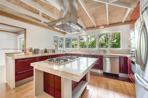 Casa en alquiler en Miami, Florida, 5 dormitorios, 507.71 m2 № 1920436 - foto 12