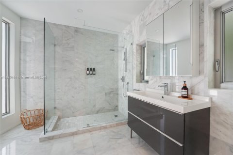 Casa en alquiler en Miami, Florida, 5 dormitorios, 507.71 m2 № 1920436 - foto 22