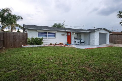 Casa en venta en Holiday, Florida, 4 dormitorios, 140.28 m2 № 1910740 - foto 1