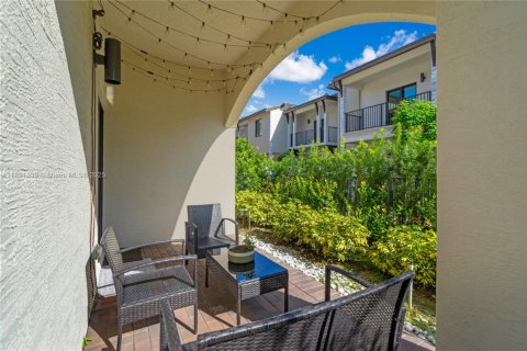 Townhouse in Doral, Florida 3 bedrooms, 175.96 sq.m. № 1944115 - photo 5