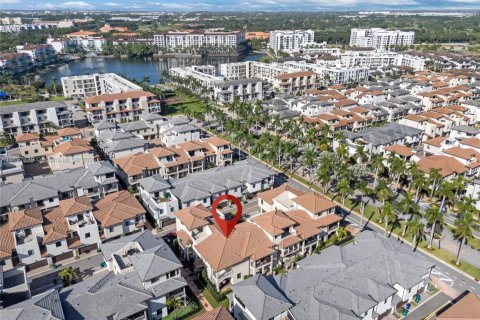 Townhouse in Doral, Florida 3 bedrooms, 175.96 sq.m. № 1944115 - photo 8