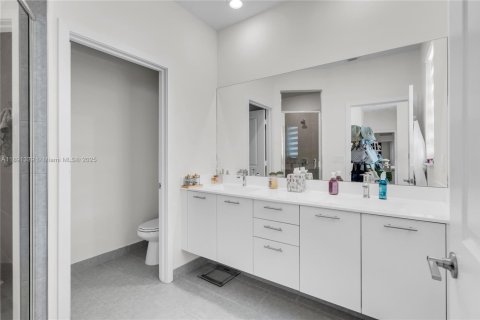 Townhouse in Doral, Florida 3 bedrooms, 175.96 sq.m. № 1944115 - photo 22