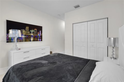 Townhouse in Doral, Florida 3 bedrooms, 175.96 sq.m. № 1944115 - photo 28
