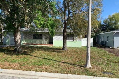 Casa en Belleair, Florida 2 dormitorios, 104.79 m2 № 2145244