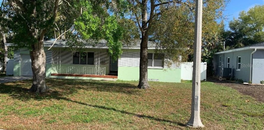 Casa en Belleair, Florida 2 dormitorios, 104.79 m2 № 2145244