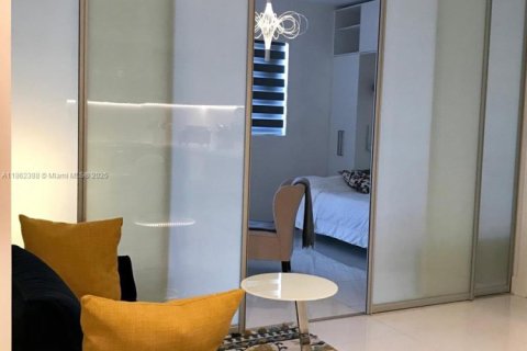 Condo in Fort Lauderdale, Florida, 1 bedroom in GALLERIA VILLAGES  № 1890836 - photo 12