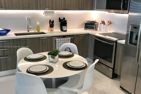 Condo in Fort Lauderdale, Florida, 1 bedroom in GALLERIA VILLAGES  № 1890836 - photo 11