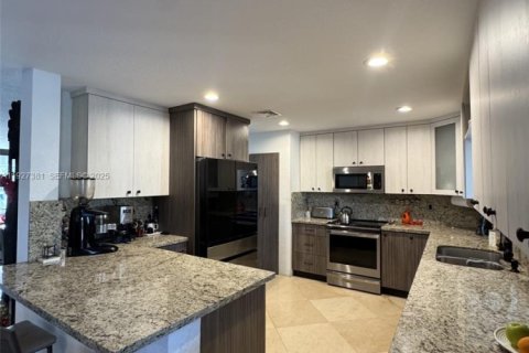 Снять в аренду виллу или дом в Дорал, Флорида 4 спальни, 271.55м2, № 1987718 - фото 25