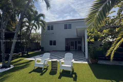 Снять в аренду виллу или дом в Дорал, Флорида 4 спальни, 271.55м2, № 1987718 - фото 1