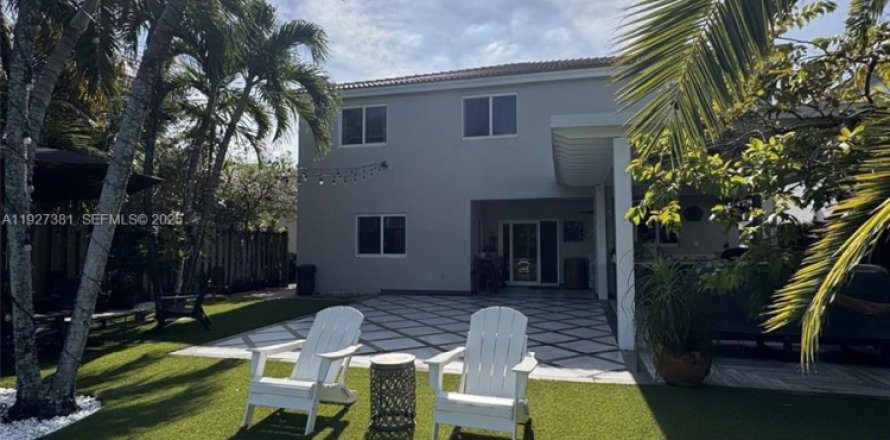 Дом в Дорал, Флорида 4 спальни, 271.55м2 № 1987718