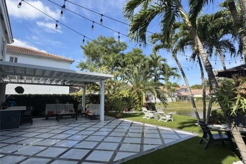 Снять в аренду виллу или дом в Дорал, Флорида 4 спальни, 271.55м2, № 1987718 - фото 3