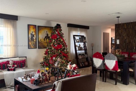 Снять в аренду виллу или дом в Дорал, Флорида 4 спальни, 271.55м2, № 1987718 - фото 2