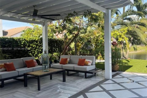 Снять в аренду виллу или дом в Дорал, Флорида 4 спальни, 271.55м2, № 1987718 - фото 6