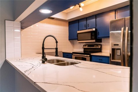 Condo in Largo, Florida, 2 bedrooms  № 1797763 - photo 15