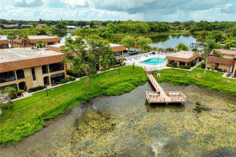Condo in Largo, Florida, 2 bedrooms  № 1797763 - photo 1