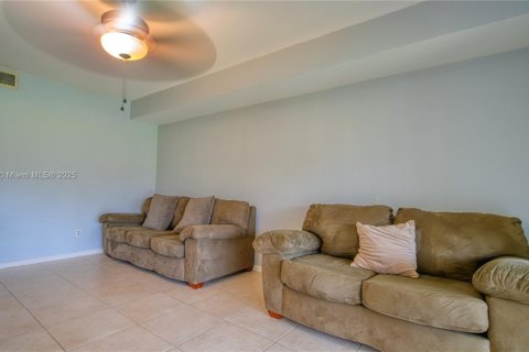 Townhouse in Davie, Florida 3 bedrooms, 228.26 sq.m. № 1809771 - photo 12