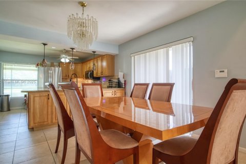 Townhouse in Davie, Florida 3 bedrooms, 228.26 sq.m. № 1809771 - photo 9