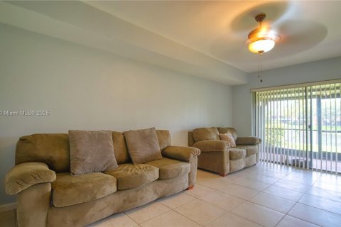 Townhouse in Davie, Florida 3 bedrooms, 228.26 sq.m. № 1809771 - photo 13