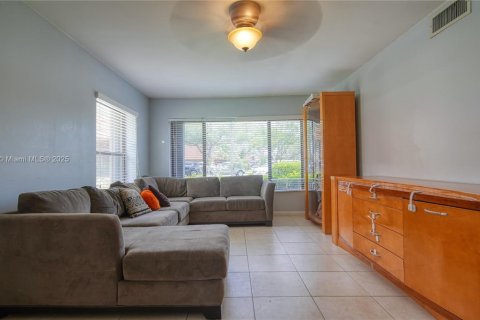 Townhouse in Davie, Florida 3 bedrooms, 228.26 sq.m. № 1809771 - photo 14