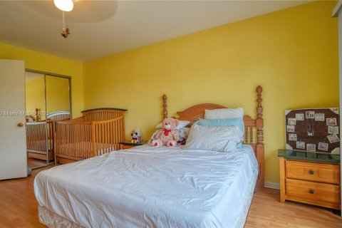 Townhouse in Davie, Florida 3 bedrooms, 228.26 sq.m. № 1809771 - photo 23