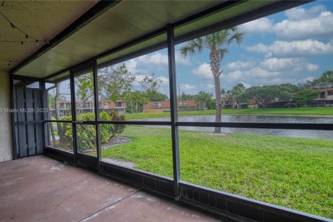 Townhouse in Davie, Florida 3 bedrooms, 228.26 sq.m. № 1809771 - photo 16