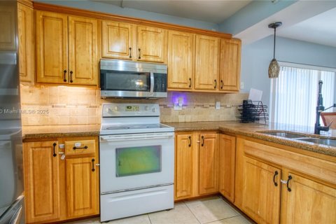 Townhouse in Davie, Florida 3 bedrooms, 228.26 sq.m. № 1809771 - photo 7