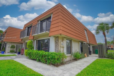 Townhouse in Davie, Florida 3 bedrooms, 228.26 sq.m. № 1809771 - photo 1