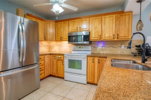 Townhouse in Davie, Florida 3 bedrooms, 228.26 sq.m. № 1809771 - photo 5