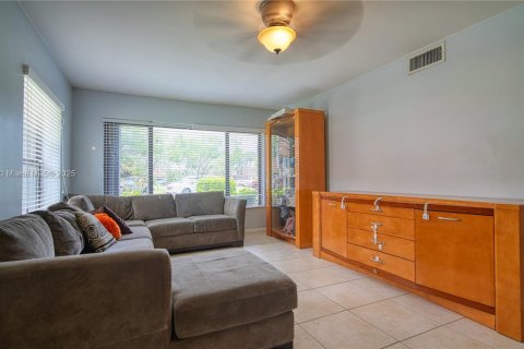 Townhouse in Davie, Florida 3 bedrooms, 228.26 sq.m. № 1809771 - photo 11