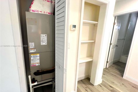 Villa ou maison à vendre à North Miami, Floride: 3 chambres, 91.14 m2 № 2034454 - photo 3