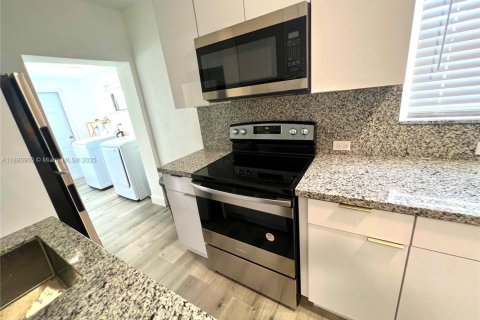 Villa ou maison à vendre à North Miami, Floride: 3 chambres, 91.14 m2 № 2034454 - photo 7
