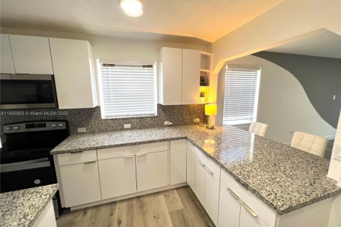 Villa ou maison à vendre à North Miami, Floride: 3 chambres, 91.14 m2 № 2034454 - photo 5