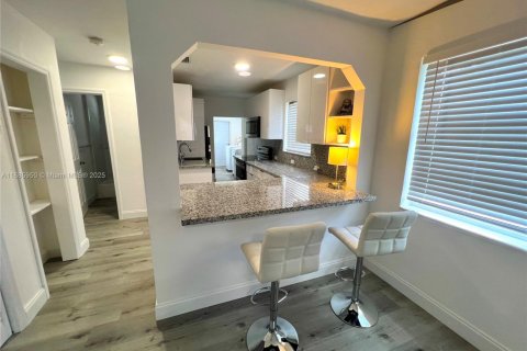 Villa ou maison à vendre à North Miami, Floride: 3 chambres, 91.14 m2 № 2034454 - photo 4