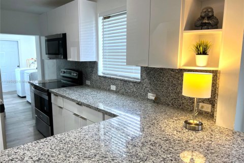 Villa ou maison à vendre à North Miami, Floride: 3 chambres, 91.14 m2 № 2034454 - photo 6