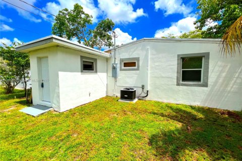Villa ou maison à vendre à North Miami, Floride: 3 chambres, 91.14 m2 № 2034454 - photo 12