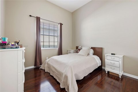 House in Plantation, Florida 5 bedrooms, 265.51 sq.m. № 1828317 - photo 10