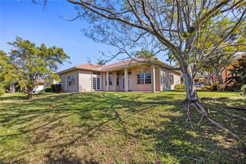 House in Plantation, Florida 5 bedrooms, 265.51 sq.m. № 1828317 - photo 17