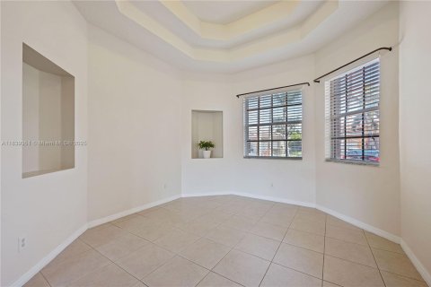 House in Plantation, Florida 5 bedrooms, 265.51 sq.m. № 1828317 - photo 15