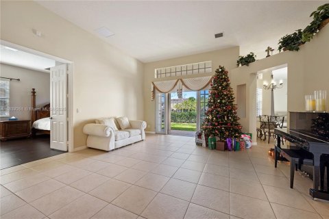 House in Plantation, Florida 5 bedrooms, 265.51 sq.m. № 1828317 - photo 18