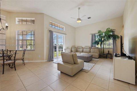 House in Plantation, Florida 5 bedrooms, 265.51 sq.m. № 1828317 - photo 22